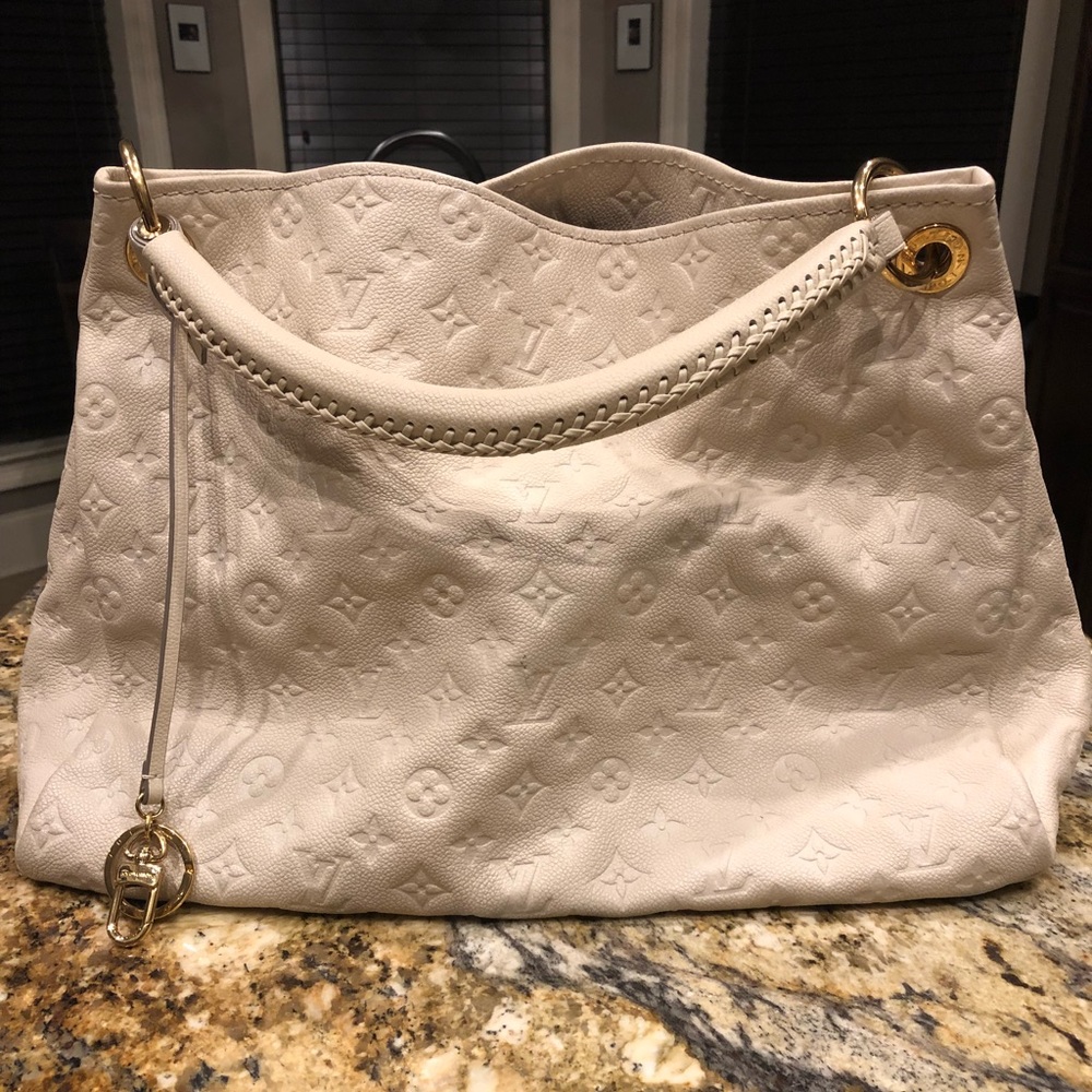 ❤️SOLD❤️Louis Vuitton Artsy MM Empriente Neige